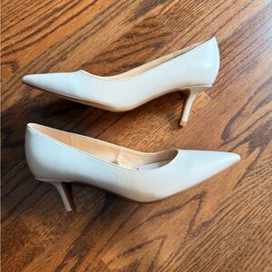 Nine West Cream / white Heels NWT Size 7 - 2.5 inch heel